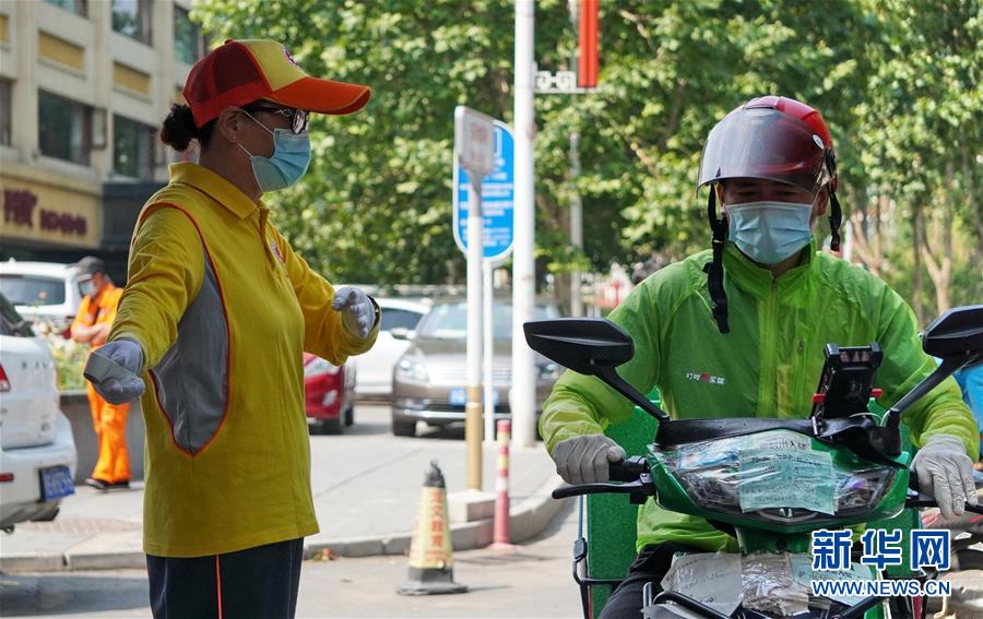 （總書記推動的改革身邊事&middot;文化改革篇）（4）特寫：&ldquo;生活便利了，環(huán)境變美了，人也舒心了&rdquo; &mdash;&mdash;感受基層文明實踐站里的惠民服務(wù)