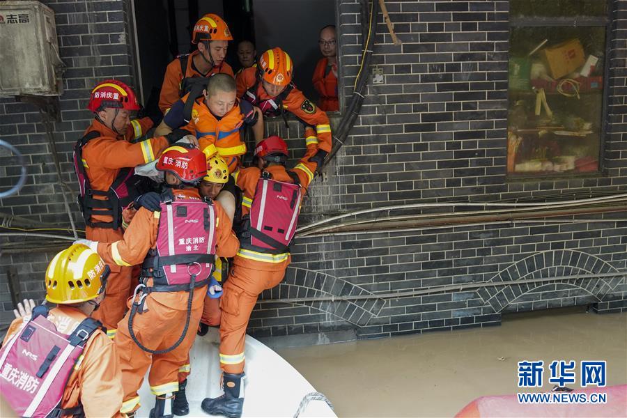 （防汛抗洪）（1）重慶：救援！在被洪水漫過的街巷之間