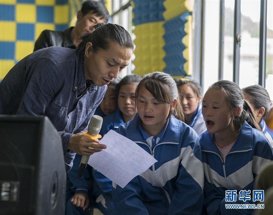 (特別的暑期生活·圖文互動(dòng))(2)聆聽“云端”校園的搖滾夢(mèng)——貴州“海拔最高”村小暑期見聞