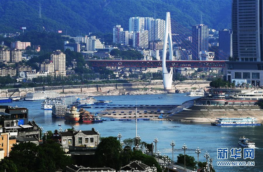 （新華全媒頭條&middot;走向我們的小康生活&middot;圖文互動）（1）大城大鄉(xiāng)的&ldquo;幸福協(xié)奏曲&rdquo;&mdash;&mdash;重慶推動高質(zhì)量發(fā)展創(chuàng)造高品質(zhì)生活紀事