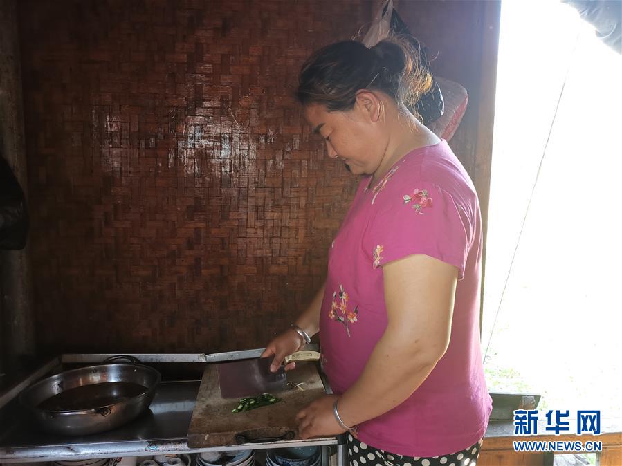 （總書(shū)記推動(dòng)的改革身邊事&middot;生態(tài)文明改革篇&middot;圖文互動(dòng)）（3）特寫(xiě)：從&ldquo;捕魚(yú)人&rdquo;到&ldquo;護(hù)魚(yú)人&rdquo;&mdash;&mdash;長(zhǎng)江漁民上岸后的新生活