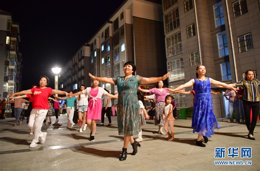 （走向我們的小康生活&middot;圖文互動(dòng)）（4）&ldquo;樓上過日子，樓下賺票子&rdquo;&mdash;&mdash;來自陜西安康的易地扶貧搬遷一線觀察