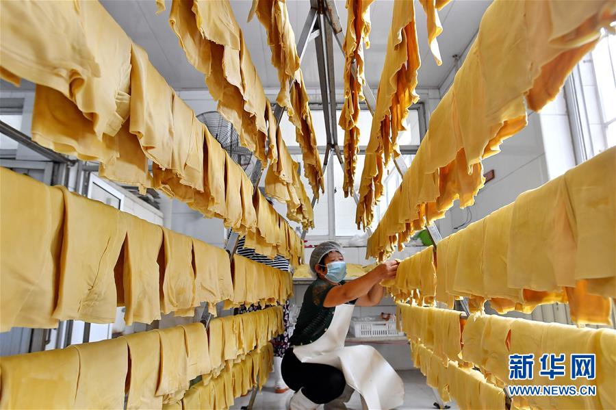 （新華全媒頭條&middot;走向我們的小康生活&middot;圖文互動(dòng)）（10）長城腳下，小康村串成&ldquo;珍珠鏈&rdquo;