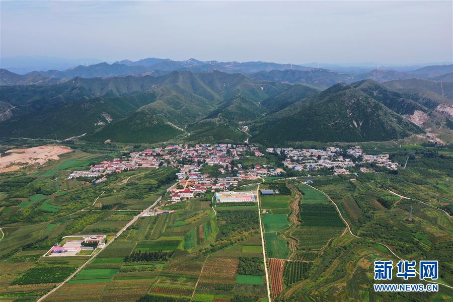 （新華全媒頭條&middot;走向我們的小康生活&middot;圖文互動(dòng)）（13）長城腳下，小康村串成&ldquo;珍珠鏈&rdquo;