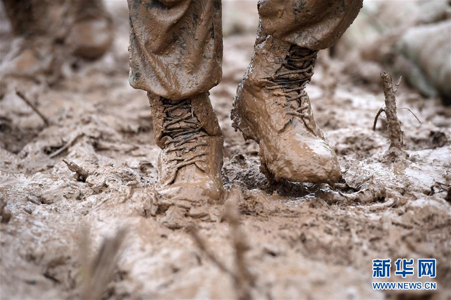 （在習(xí)近平新時(shí)代中國特色社會(huì)主義思想指引下&mdash;&mdash;新時(shí)代新作為新篇章&middot;習(xí)近平總書記關(guān)切事&middot;圖文互動(dòng)）（10）一切為了人民&mdash;&mdash;寫在全國防汛救災(zāi)取得階段性重大勝利之時(shí)