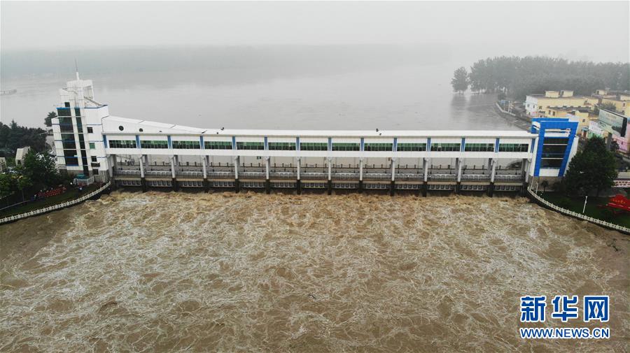 （在習(xí)近平新時(shí)代中國特色社會(huì)主義思想指引下&mdash;&mdash;新時(shí)代新作為新篇章&middot;習(xí)近平總書記關(guān)切事&middot;圖文互動(dòng)）（11）一切為了人民&mdash;&mdash;寫在全國防汛救災(zāi)取得階段性重大勝利之時(shí)