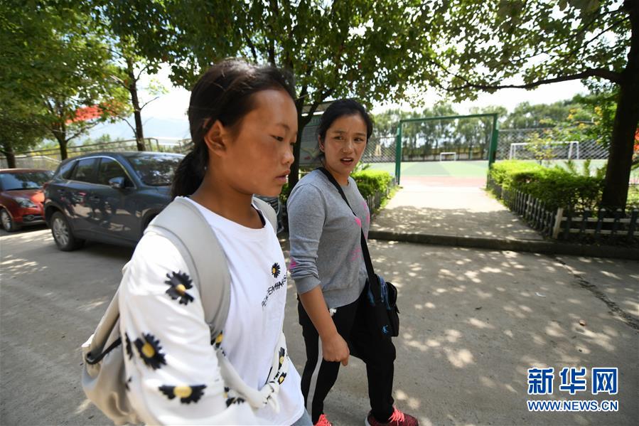 （熱點鮮報&middot;圖文互動）（1）為了大涼山的下一代，她奔赴在助學路上