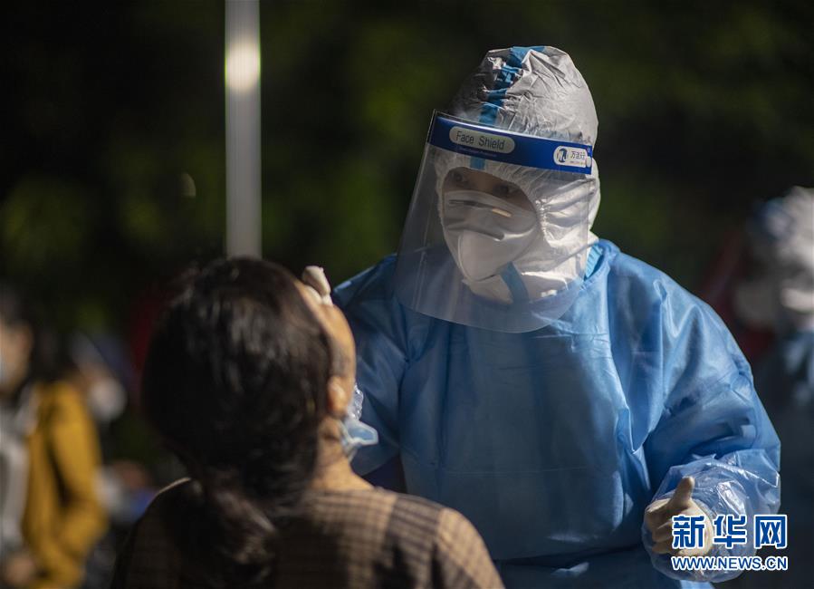 (熱點(diǎn)鮮報(bào)·圖文互動(dòng))(1)云南瑞麗已完成核酸檢測(cè)逾9.5萬(wàn)人 全部為陰性