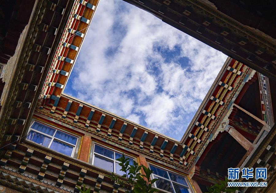 （西藏昌都解放70周年&middot;圖文互動(dòng)）（7）怒江峽谷深處：百年?yáng)|壩民居見(jiàn)證民族文化交流融合