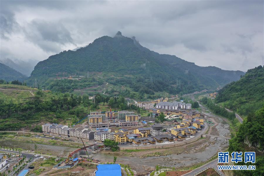 （集中連片特困地區(qū)貧困村調研行&middot;圖文互動）（1）脫貧路上&ldquo;跑&rdquo;出幸福生活&mdash;&mdash;重慶石柱土家族自治縣華溪村脫貧調查