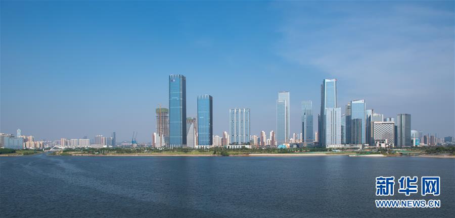 (在習(xí)近平新時(shí)代中國特色社會主義思想指引下——新時(shí)代新作為新篇章·習(xí)近平總書記關(guān)切事·圖文互動)(2)我家大門常打開——經(jīng)濟(jì)特區(qū)全方位對外開放故事