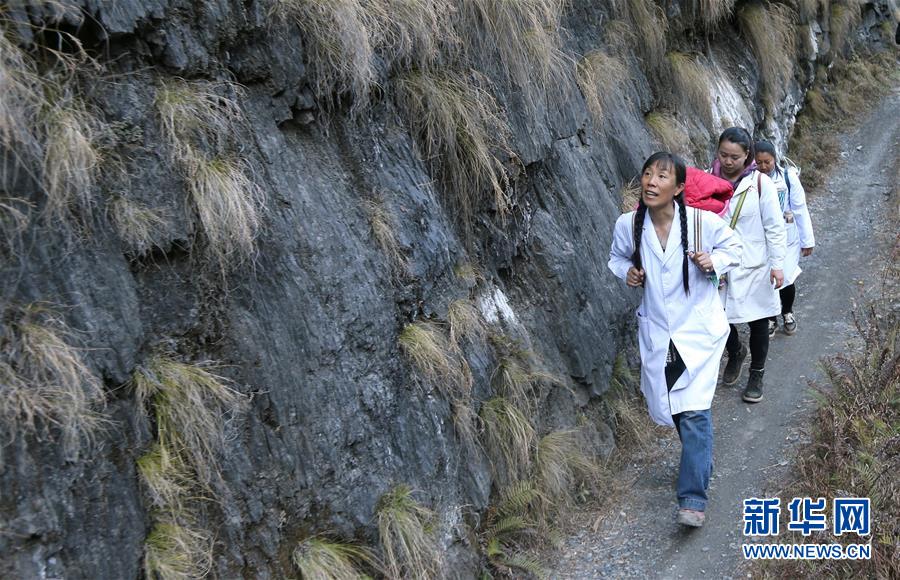 （新華全媒頭條&middot;圖文互動）（11）偉大旗幟引領歷史巨變&mdash;&mdash;習近平新時代中國特色社會主義思想指引&ldquo;十三五&rdquo;經(jīng)濟社會發(fā)展述評