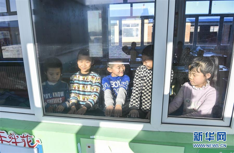 （新華全媒頭條&middot;圖文互動）（14）偉大旗幟引領歷史巨變&mdash;&mdash;習近平新時代中國特色社會主義思想指引&ldquo;十三五&rdquo;經(jīng)濟社會發(fā)展述評