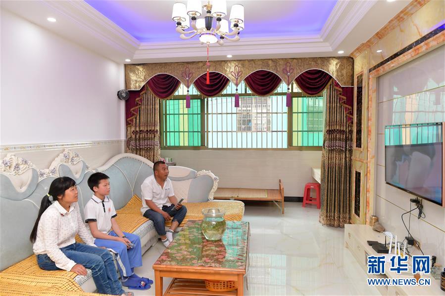 （新華全媒頭條&middot;圖文互動(dòng)）（2）幕阜山&ldquo;搬窮&rdquo;記