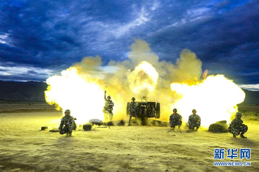 （在習(xí)近平強軍思想指引下&middot;我們在戰(zhàn)位報告&middot;圖文互動）（1）朵朵傘花綻放，勝戰(zhàn)精兵天降&mdash;&mdash;空降兵部隊某旅教導(dǎo)員余海龍帶領(lǐng)官兵傳承黃繼光精神記事