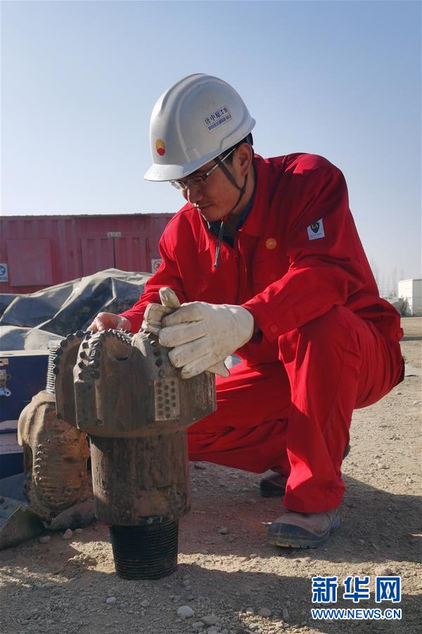 （青春的夢(mèng)想 青春的奮斗&middot;圖文互動(dòng)）（3）年輕，就要無悔擔(dān)當(dāng)&mdash;&mdash;青春在奉獻(xiàn)中閃光