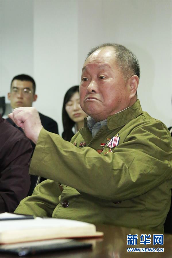 (紀(jì)念抗美援朝70周年·圖文互動)帶去一包糖果 裝回一袋獎(jiǎng)?wù)?mdash;—記志愿軍老戰(zhàn)士林志洲