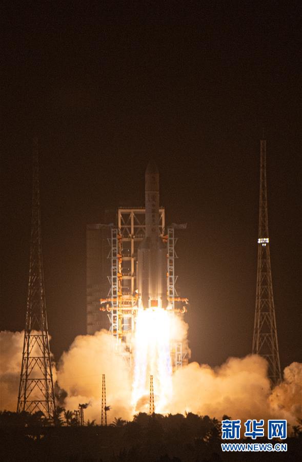 (嫦娥五號(hào)探月)(9)長(zhǎng)征五號(hào)遙五運(yùn)載火箭將嫦娥五號(hào)探測(cè)器發(fā)射升空