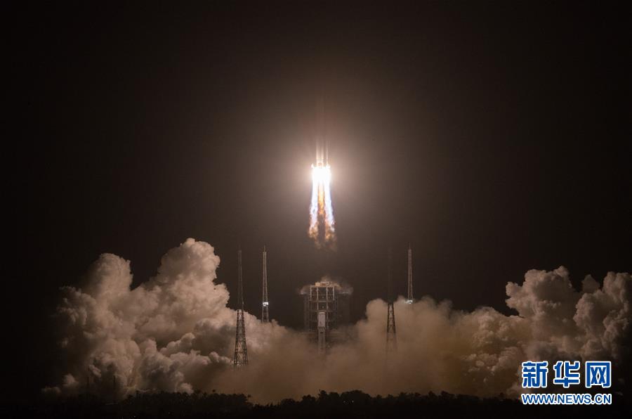 (嫦娥五號(hào)探月)(11)長(zhǎng)征五號(hào)遙五運(yùn)載火箭將嫦娥五號(hào)探測(cè)器發(fā)射升空