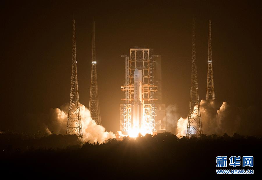 (嫦娥五號(hào)探月)(12)長(zhǎng)征五號(hào)遙五運(yùn)載火箭將嫦娥五號(hào)探測(cè)器發(fā)射升空