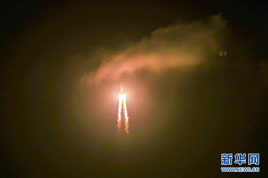 (嫦娥五號(hào)探月)(13)長(zhǎng)征五號(hào)遙五運(yùn)載火箭將嫦娥五號(hào)探測(cè)器發(fā)射升空