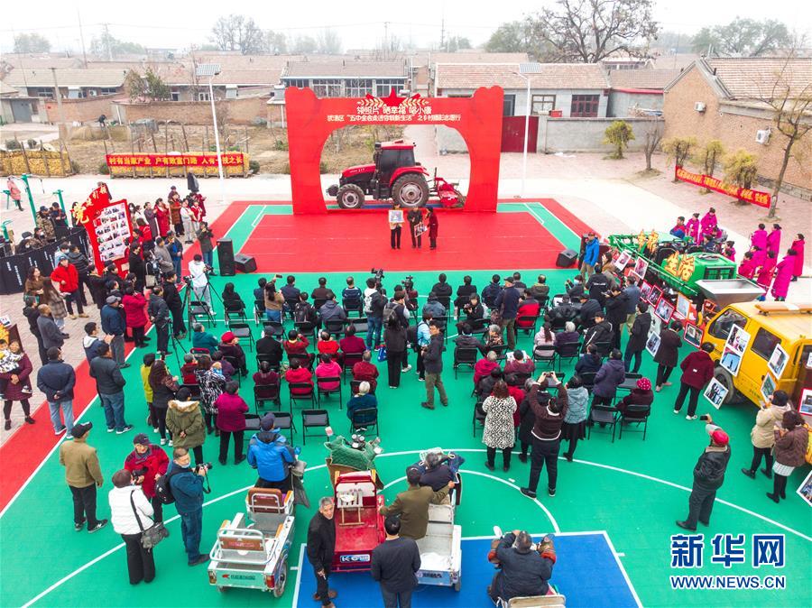 （五中全會精神在基層&middot;圖文互動）（1）天津、福建、廣東、云南等地創(chuàng)新形式讓黨的十九屆五中全會精神&ldquo;飛入尋常百姓家&rdquo;