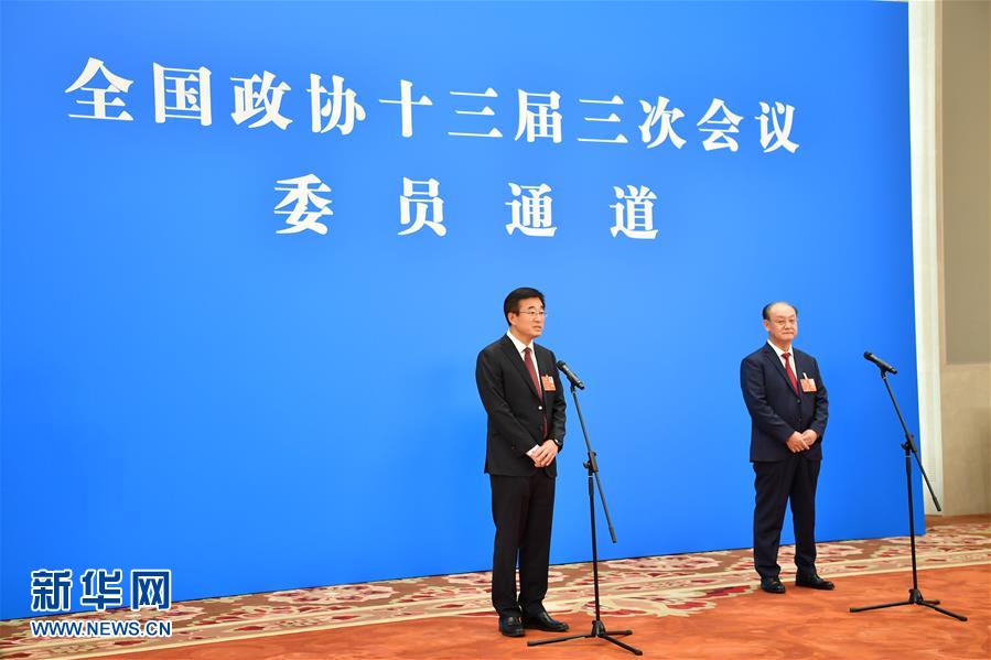（兩會&middot;政協(xié)開幕&middot;XHDW）（1）接受采訪
