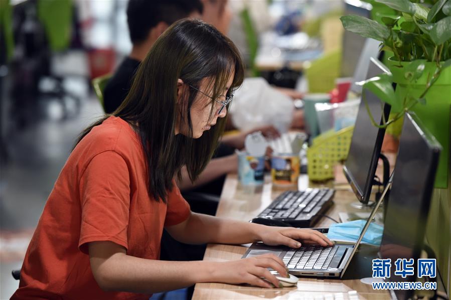 （新華全媒頭條&middot;兩會(huì)特別報(bào)道）（3）攻堅(jiān)克難贏未來&mdash;&mdash;從政府工作報(bào)告看2020年中國(guó)發(fā)展走向 