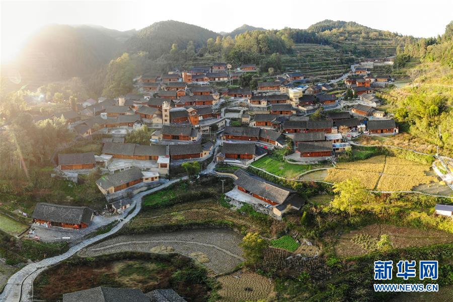 （新華全媒頭條&middot;兩會特別報道&middot;圖文互動）（1）從取得決定性成就到奪取全面勝利&mdash;&mdash;從全國兩會看決戰(zhàn)決勝脫貧攻堅