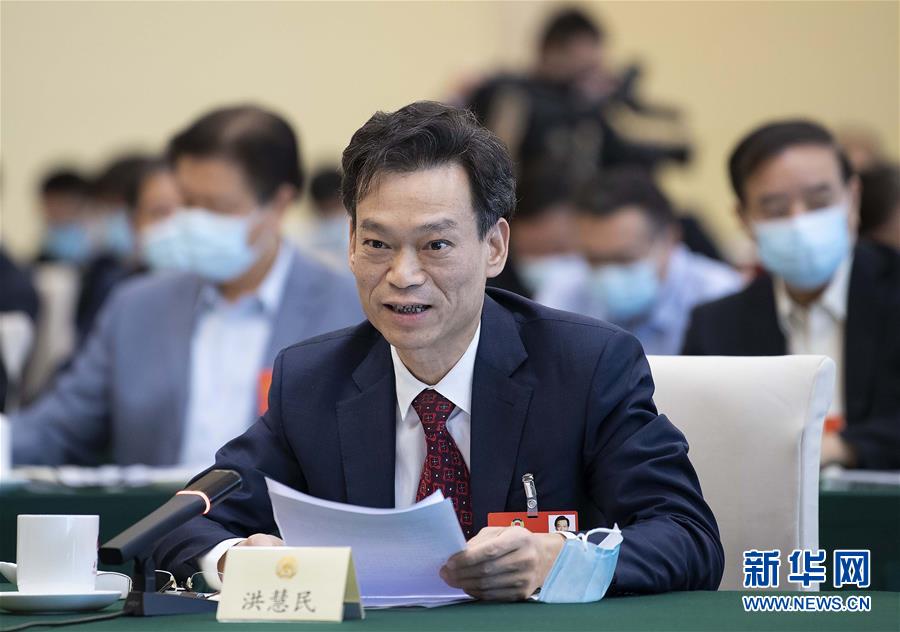 （兩會&middot;熱點畫報）（2）代表委員建言統(tǒng)籌做好經(jīng)濟(jì)社會發(fā)展工作