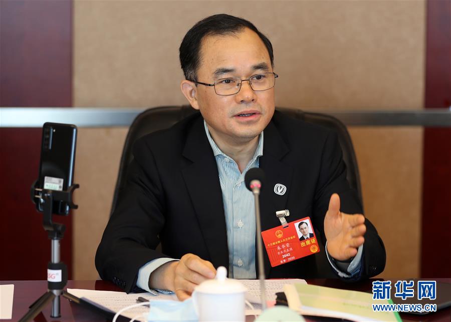 （兩會&middot;熱點畫報）（4）代表委員建言統(tǒng)籌做好經(jīng)濟社會發(fā)展工作