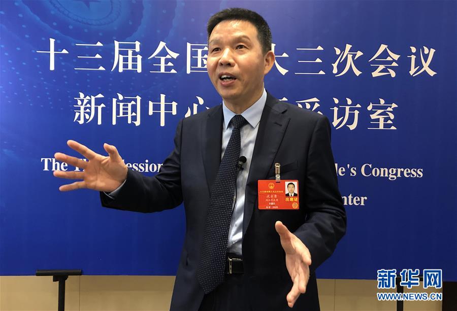 （兩會&middot;熱點(diǎn)畫報）（8）代表委員建言統(tǒng)籌做好經(jīng)濟(jì)社會發(fā)展工作