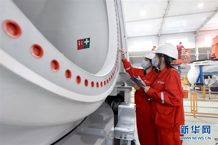 （兩會&middot;熱點畫報）（16）代表委員建言統(tǒng)籌做好經濟社會發(fā)展工作