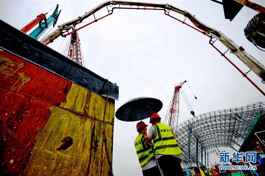 （兩會&middot;熱點畫報）（20）代表委員建言統(tǒng)籌做好經(jīng)濟(jì)社會發(fā)展工作