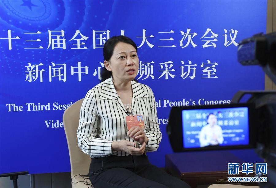 （兩會(huì)&middot;熱點(diǎn)畫報(bào)）（2）代表委員聚焦民法典草案