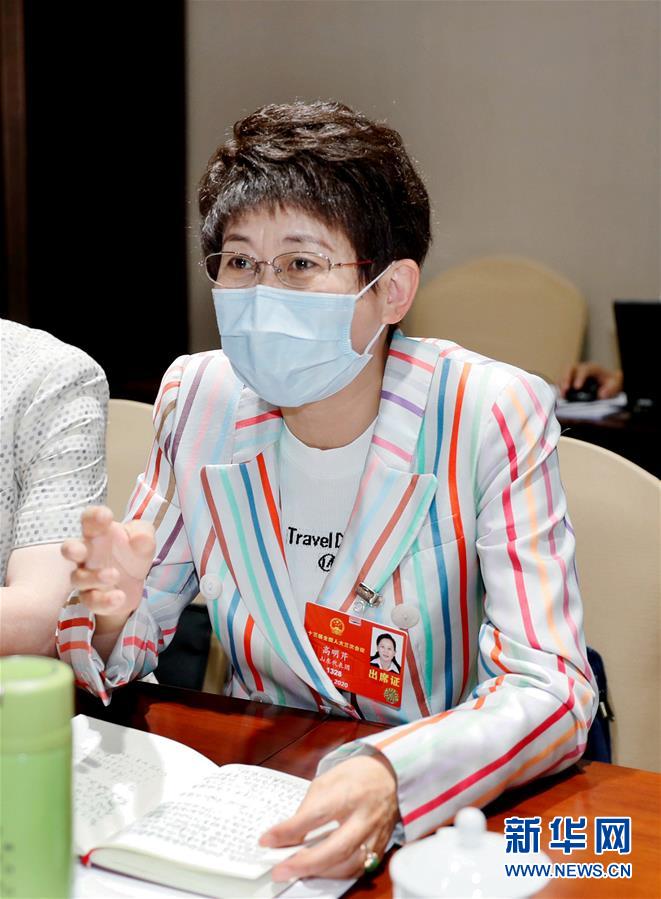 （兩會(huì)&middot;熱點(diǎn)畫(huà)報(bào)）（10）代表委員聚焦民法典草案