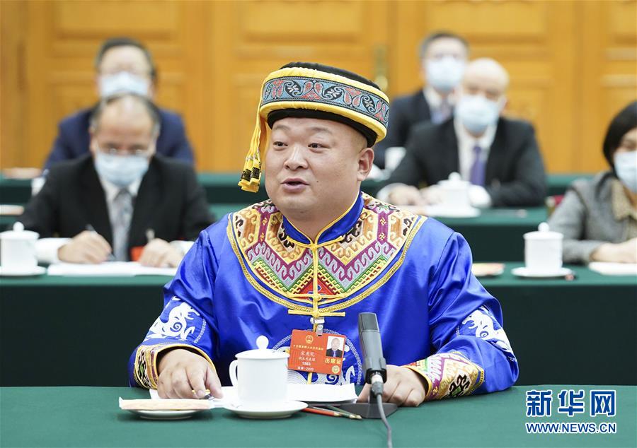 （新華全媒頭條&middot;圖文互動）（8）從人民中汲取磅礴力量&mdash;&mdash;習近平總書記同出席2020年全國兩會人大代表、政協(xié)委員共商國是紀實