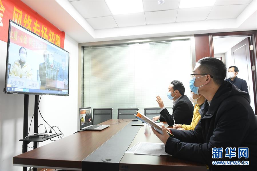 （新華全媒頭條&middot;圖文互動）（18）從人民中汲取磅礴力量&mdash;&mdash;習近平總書記同出席2020年全國兩會人大代表、政協(xié)委員共商國是紀實