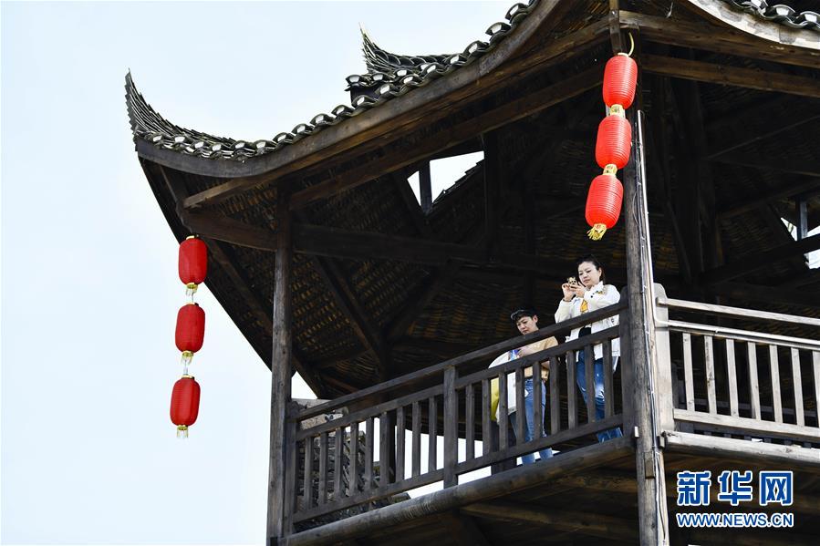 （新華全媒頭條&middot;圖文互動）（20）從人民中汲取磅礴力量&mdash;&mdash;習近平總書記同出席2020年全國兩會人大代表、政協(xié)委員共商國是紀實