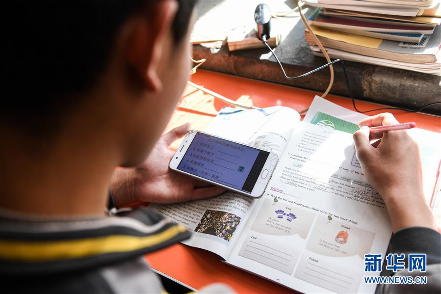 （新華全媒頭條&middot;圖文互動）（21）從人民中汲取磅礴力量&mdash;&mdash;習近平總書記同出席2020年全國兩會人大代表、政協(xié)委員共商國是紀實