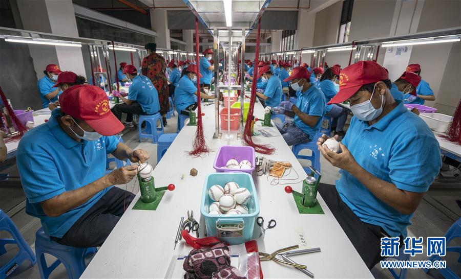 (新華全媒頭條·兩會(huì)精神看落實(shí)·圖文互動(dòng))(7)培育新機(jī) 開辟新局——落實(shí)全國兩會(huì)精神激發(fā)經(jīng)濟(jì)發(fā)展新動(dòng)能述評(píng)