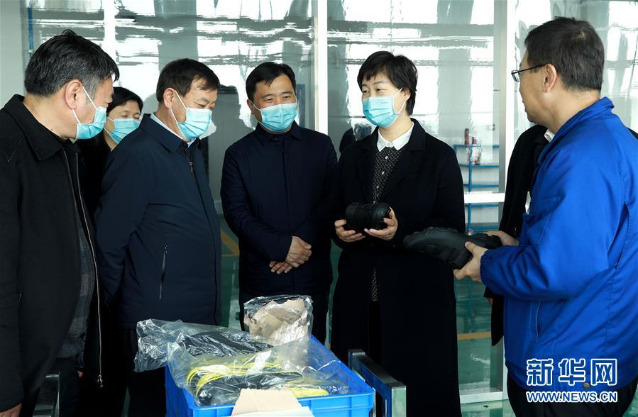 （新時代優(yōu)秀縣委書記風(fēng)采&middot;圖文互動）（2）吳海燕：向百姓交一份無悔的答卷