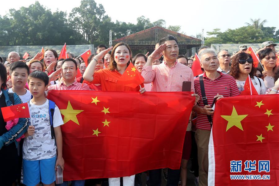 （圖文互動(dòng)）（1）&ldquo;我和我的祖國，一刻也不能分割&rdquo;&mdash;&mdash;解放軍駐香港部隊(duì)與市民共同慶祝國慶70周年見聞