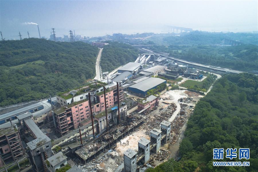 (新華全媒頭條·圖文互動)(6)潮起東方萬象新——以習(xí)近平同志為核心的黨中央團結(jié)帶領(lǐng)全黨全軍全國各族人民貫徹落實黨的十九大精神紀實