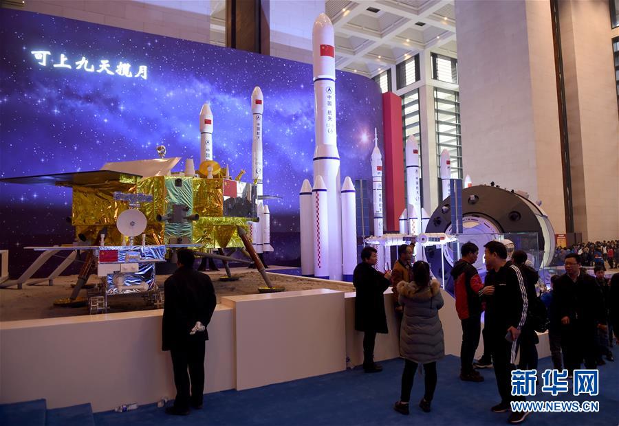 (新華全媒頭條·圖文互動)(6)從歷史中汲取繼續(xù)前進(jìn)的力量——習(xí)近平總書記參觀慶祝改革開放40周年大型展覽側(cè)記