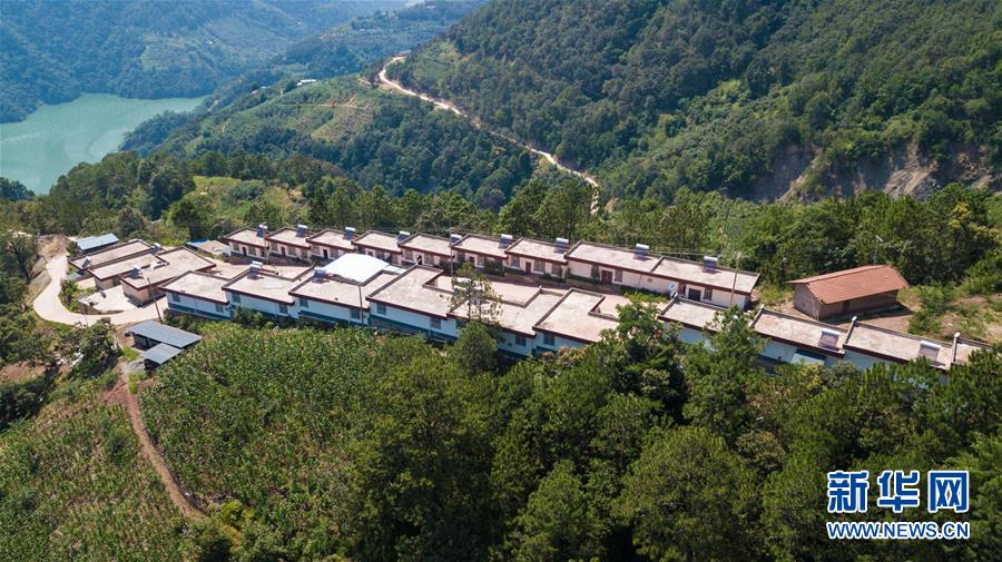 （在習近平新時代中國特色社會主義思想指引下&mdash;&mdash;新時代新作為新篇章&middot;總書記關心的百姓身邊事&middot;圖文互動）（1）&ldquo;四好農(nóng)村路&rdquo;：通向幸福，通向遠方