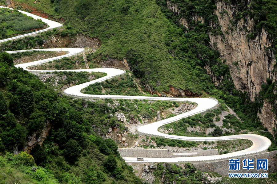 （在習近平新時代中國特色社會主義思想指引下&mdash;&mdash;新時代新作為新篇章&middot;總書記關心的百姓身邊事&middot;圖文互動）（2）&ldquo;四好農(nóng)村路&rdquo;：通向幸福，通向遠方