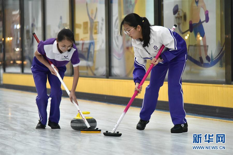 （體育&middot;圖文互動(dòng)）（4）（在習(xí)近平新時(shí)代中國特色社會(huì)主義思想指引下&mdash;&mdash;新時(shí)代新作為新篇章&middot;總書記關(guān)心的百姓身邊事）奔跑吧，少年！&mdash;&mdash;體育讓孩子們插上強(qiáng)壯的翅膀（配本社同題文字稿）