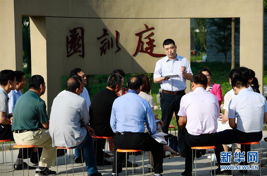 (新華全媒頭條·圖文互動(dòng))(10)開啟法治中國(guó)新時(shí)代——以習(xí)近平同志為核心的黨中央推進(jìn)全面依法治國(guó)紀(jì)實(shí)