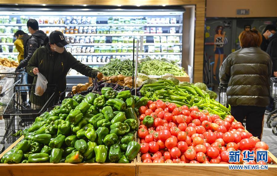 (在習(xí)近平新時(shí)代中國(guó)特色社會(huì)主義思想指引下——新時(shí)代新作為新篇章·習(xí)近平總書(shū)記關(guān)切事·圖文互動(dòng))(9)“菜籃子”里的力量——全國(guó)各地努力做好保障和改善民生工作在行動(dòng)